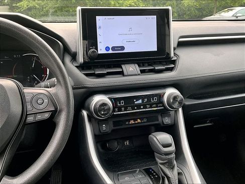 Used 2025 Toyota RAV4 XLE AWD/4WD image 18