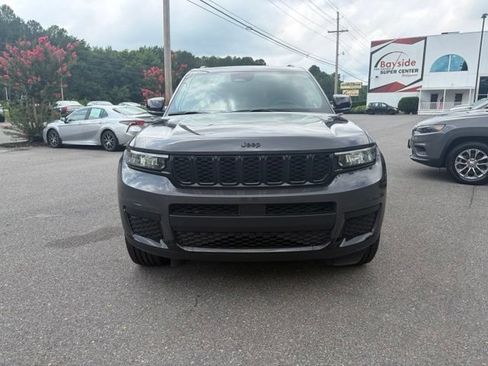 Used 2025 Jeep Grand Cherokee L Altitude RWD image 4