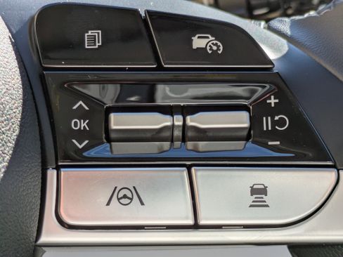 New 2026 Hyundai Elantra Limited image 31