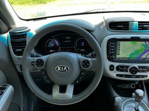 Used 2016 Kia Soul EV + w/ Sun & Fun Package FWD image 22