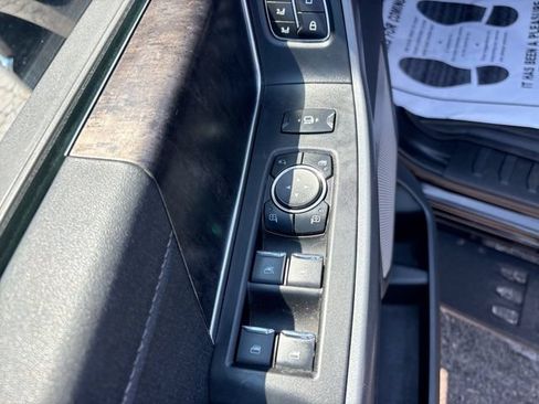 Used 2023 Ford F250 Lariat w/ Lariat Ultimate Package AWD/4WD image 27