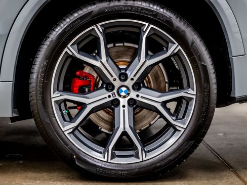 Used 2024 BMW X5 M60i AWD/4WD image 38