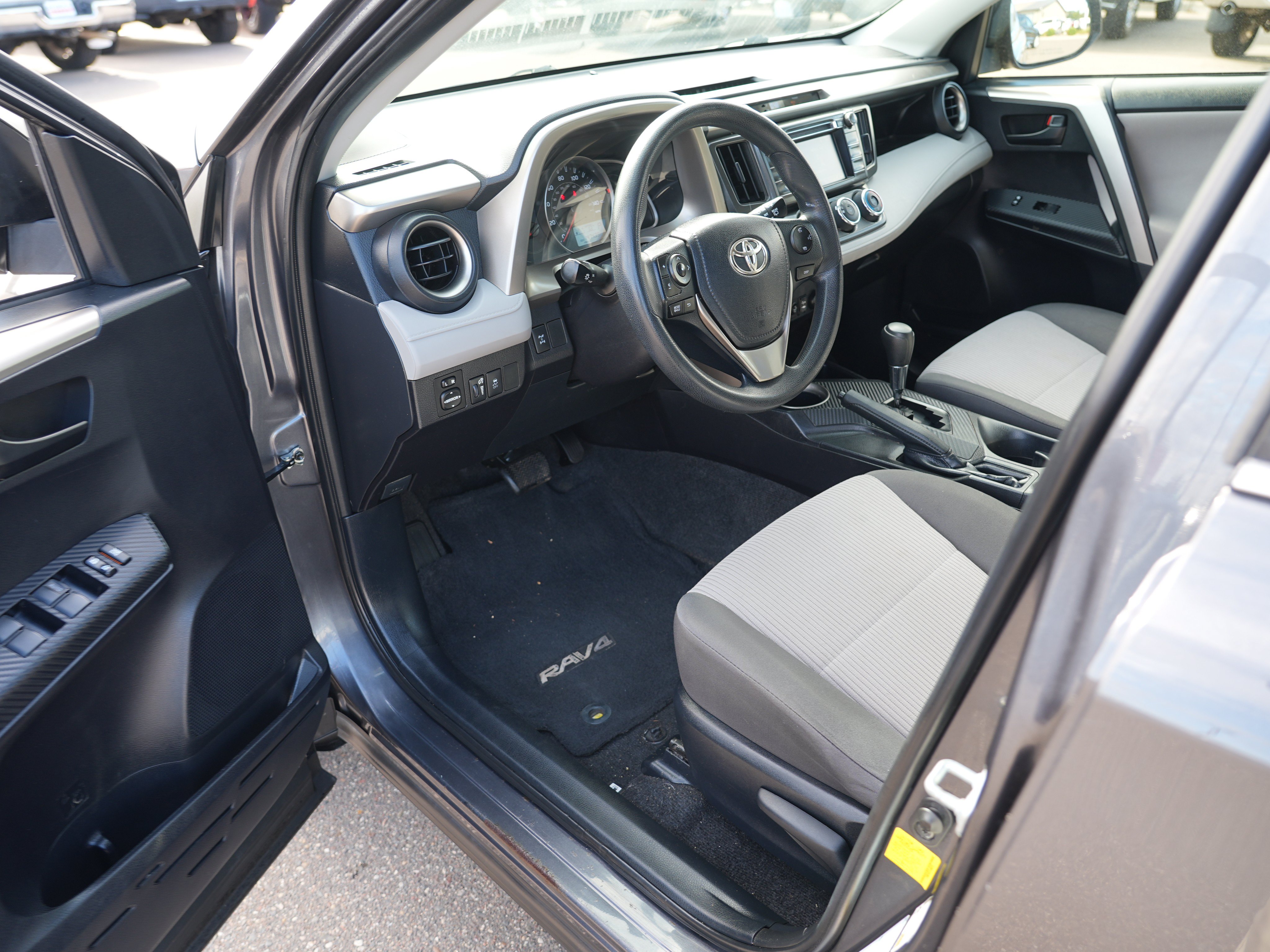 Used 2015 Toyota RAV4 LE AWD/4WD image 13