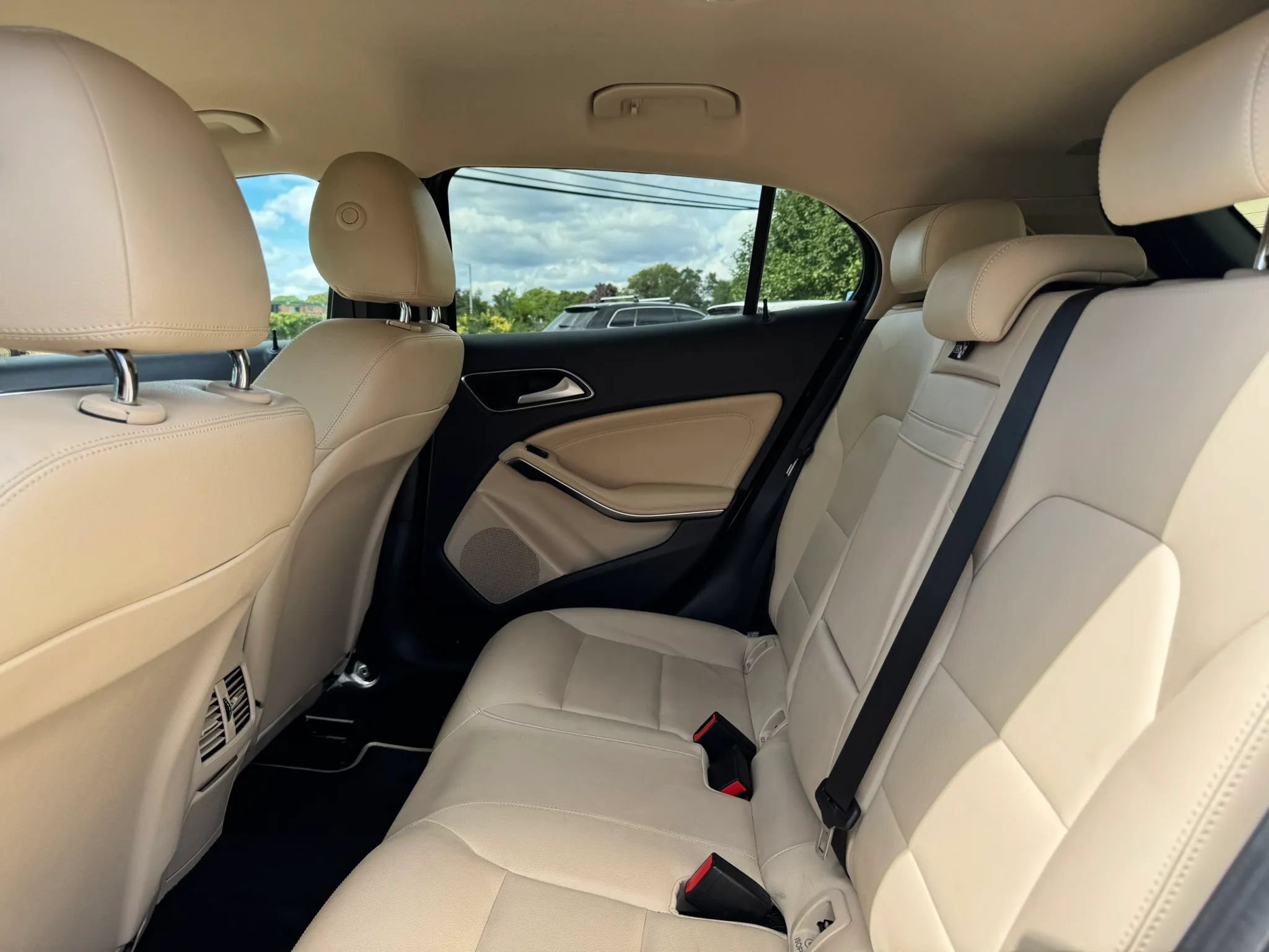 Used 2015 Mercedes-Benz GLA 250 4MATIC image 33