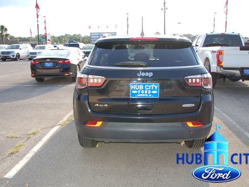 Used 2024 Jeep Compass Latitude AWD/4WD image 4