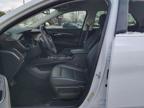 Used 2023 Buick Envision Essence image 7