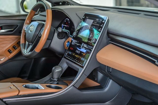 Used 2019 Toyota Avalon Limited FWD image 48