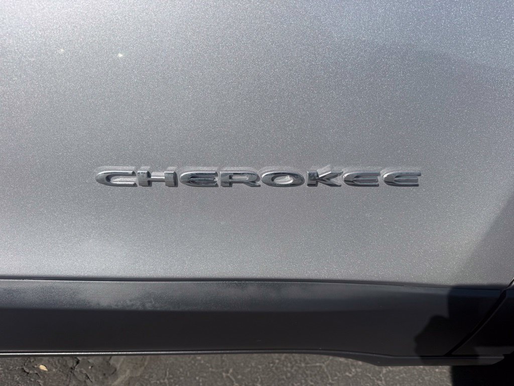 Used 2018 Jeep Cherokee Latitude w/ Safety Group AWD/4WD image 31