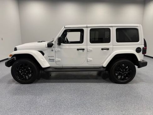 Used 2021 Jeep Wrangler Unlimited Sahara w/ Cold Weather Group AWD/4WD image 8