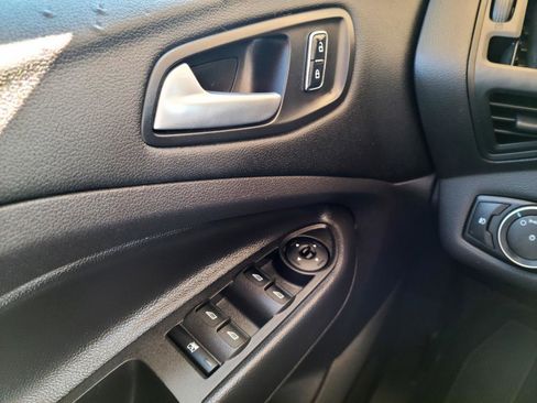 Used 2015 Ford Escape SE FWD image 12