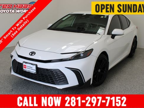 Used 2025 Toyota Camry SE w/ Convenience Package FWD image 1