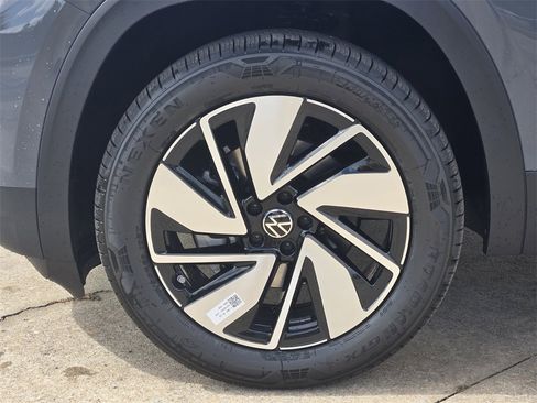 New 2026 Volkswagen Atlas SE image 10