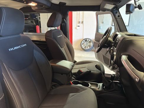 Used 2015 Jeep Wrangler Rubicon w/ Dual Top Group image 20