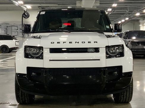Used 2025 Land Rover Defender 90 V8 image 3
