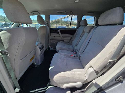 Used 2011 Toyota Highlander 2WD w/ Tow Pkg image 16