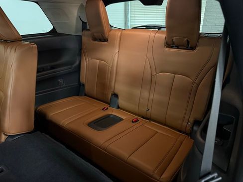 Used 2023 INFINITI QX60 Sensory w/ Vision Package AWD/4WD image 22