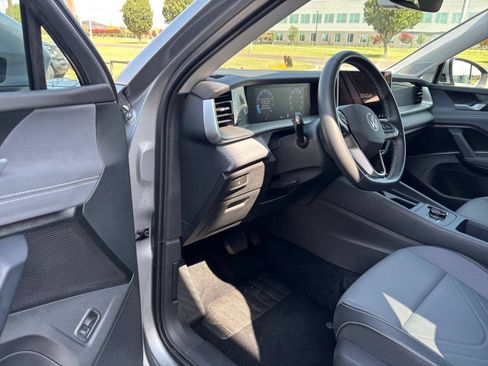 Used 2026 Volkswagen Tiguan SE AWD/4WD image 35
