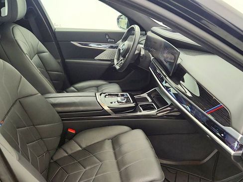 Used 2024 BMW i7 xDrive60 w/ Executive Package image 24