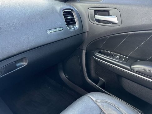Used 2016 Dodge Charger SE w/ Power Sunroof Group image 26