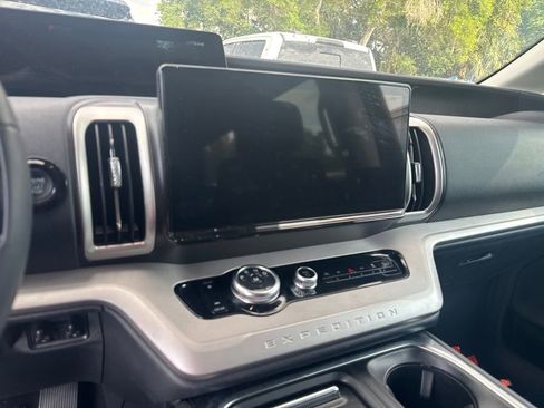 Used 2025 Ford Expedition Max Active AWD/4WD image 8