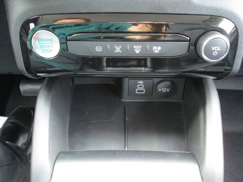 New 2025 Ford Escape SE image 15