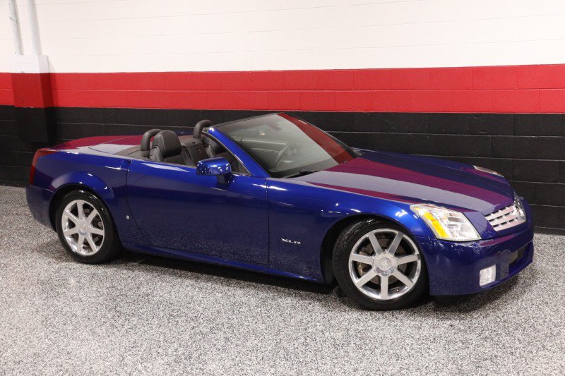 Used 2006 Cadillac XLR RWD image 2