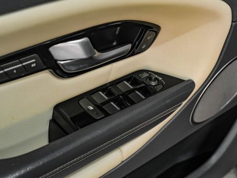 Used 2017 Land Rover Range Rover Evoque SE Premium image 41