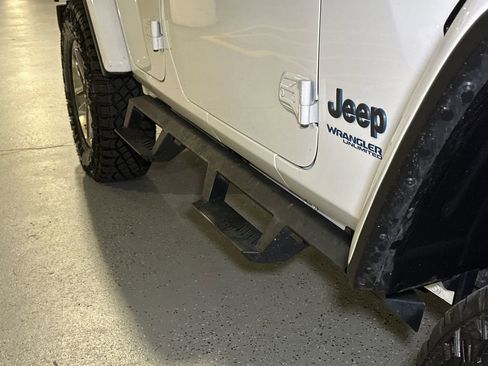 Used 2021 Jeep Wrangler Unlimited Rubicon 4xe w/ Steel Bumper Group AWD/4WD image 9