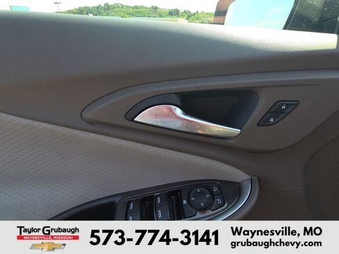 Used 2025 Chevrolet Malibu LT FWD image 13