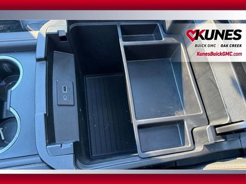 Used 2023 GMC Yukon XL AT4 image 28