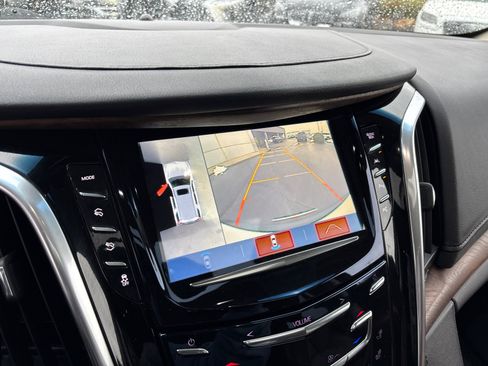 Used 2018 Cadillac Escalade Luxury image 20