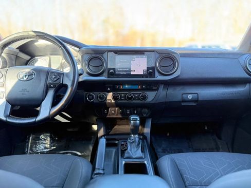 Used 2016 Toyota Tacoma TRD Sport w/ Premium & Technology Package image 15