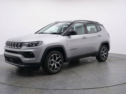 Used 2025 Jeep Compass Limited image 2