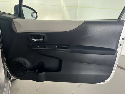 Used 2012 Toyota Yaris LE FWD image 25