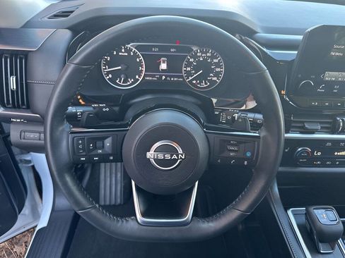 Used 2025 Nissan Pathfinder SL AWD/4WD image 22