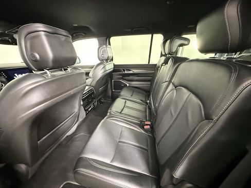 Used 2024 Jeep Wagoneer L Series II w/ Flexible Seating Group AWD/4WD image 16