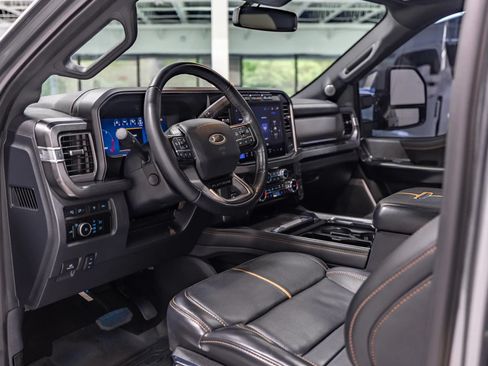 Used 2024 Ford F250 Platinum AWD/4WD image 40
