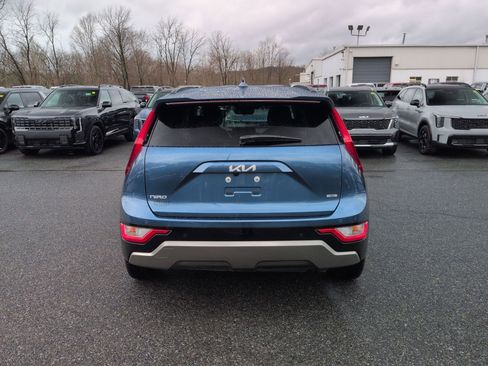 Used 2024 Kia Niro EX Touring image 6