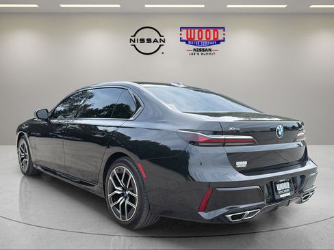 Used 2025 BMW 760i xDrive w/ Executive Package AWD/4WD image 4