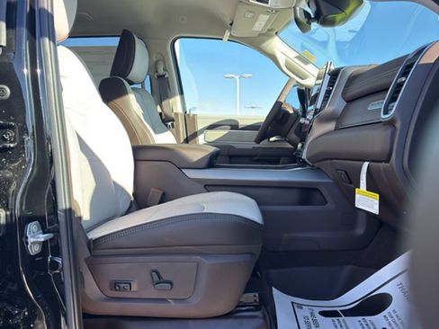 New 2026 RAM 2500 Laramie AWD/4WD image 17