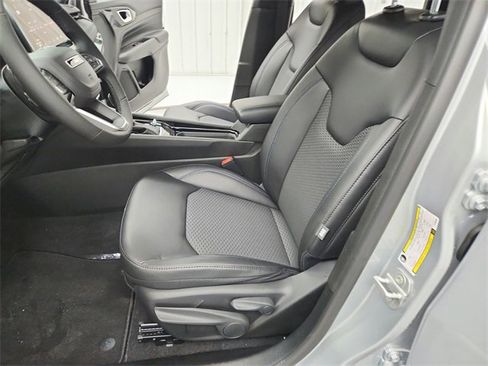 New 2026 Jeep Compass Latitude image 19