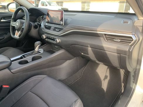 Used 2025 Nissan Altima 2.5 SV FWD image 27