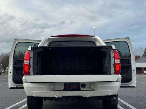 Used 2013 Chevrolet Avalanche LTZ image 9