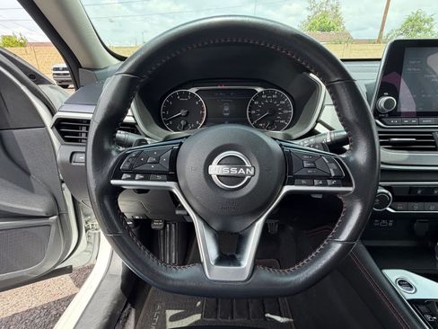 Used 2024 Nissan Altima 2.5 SR FWD image 9