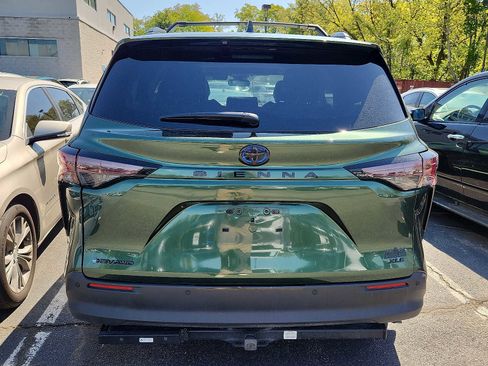 Used 2025 Toyota Sienna XLE Woodland Edition AWD/4WD image 2