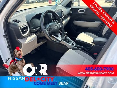 Used 2025 Hyundai Venue SEL FWD image 13