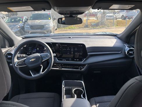 Used 2025 Chevrolet Equinox LT image 34