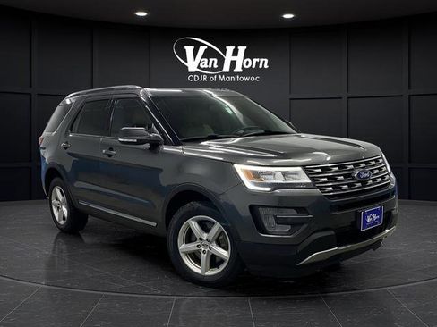 Used 2017 Ford Explorer XLT w/ Equipment Group 202A image 40