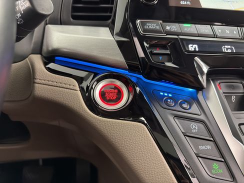 Used 2018 Honda Odyssey Elite image 16