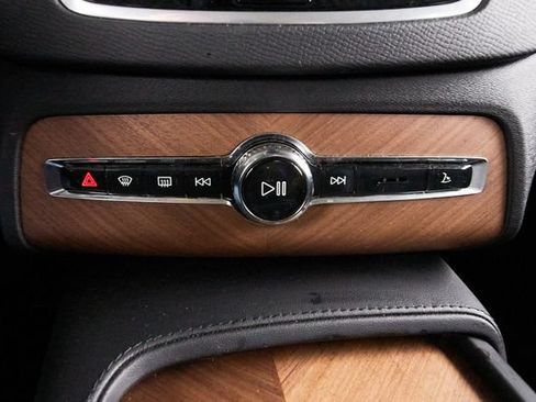 Certified 2023 Volvo XC90 B6 Plus AWD/4WD image 16